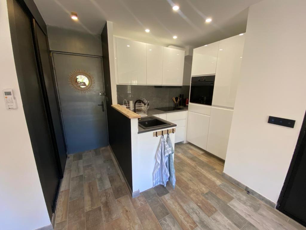 Appartement Vue Mer Avec Place De Parking Privee Sainte-Maxime Luaran gambar