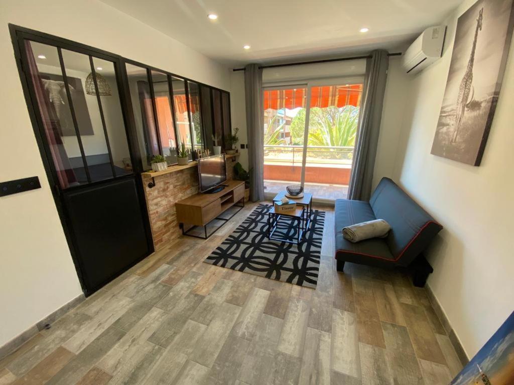 Appartement Vue Mer Avec Place De Parking Privee Sainte-Maxime Luaran gambar