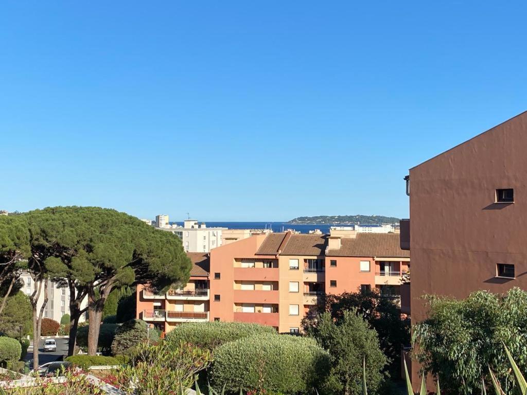 Appartement Vue Mer Avec Place De Parking Privee Sainte-Maxime Luaran gambar