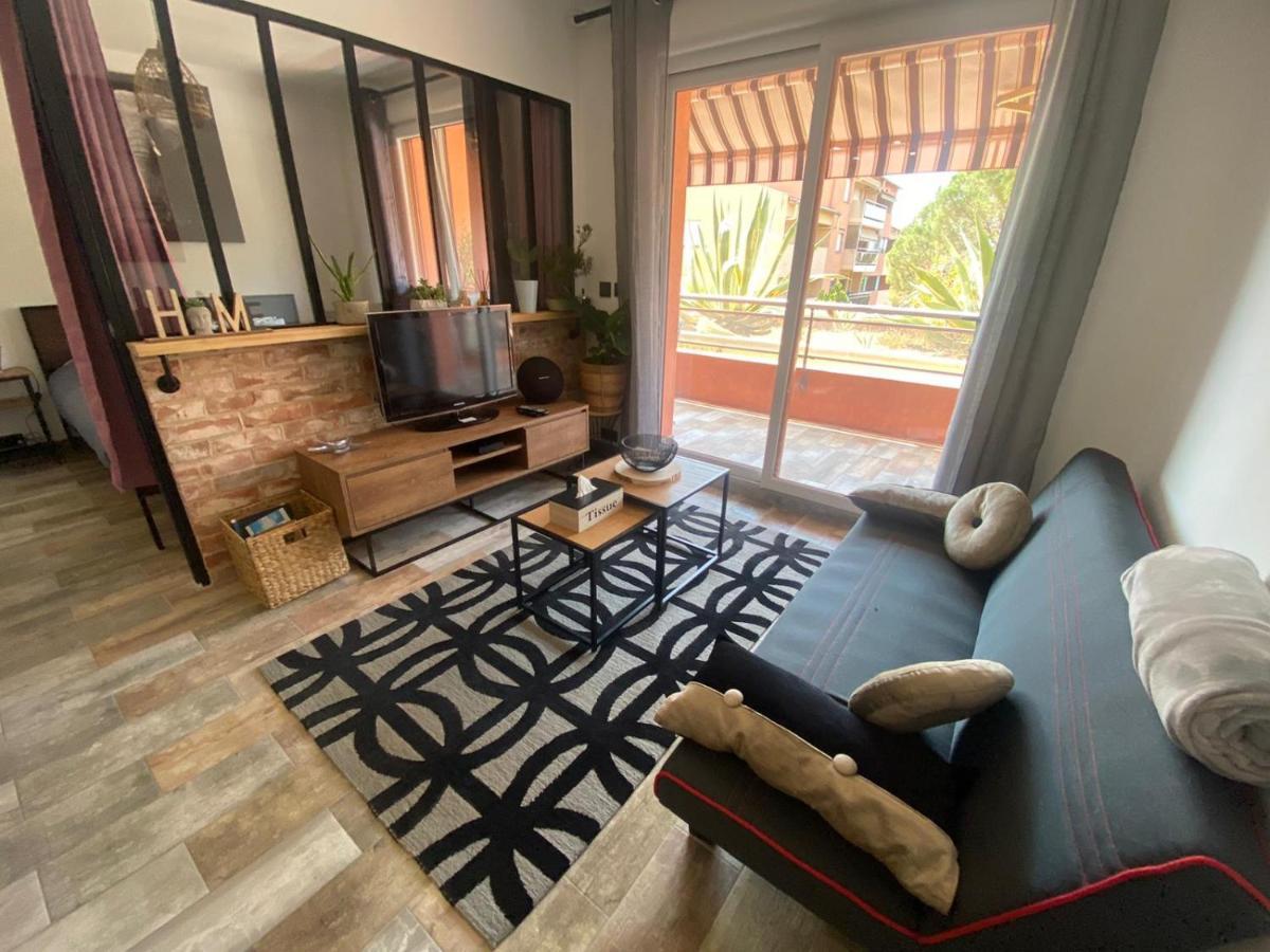 Appartement Vue Mer Avec Place De Parking Privee Sainte-Maxime Luaran gambar
